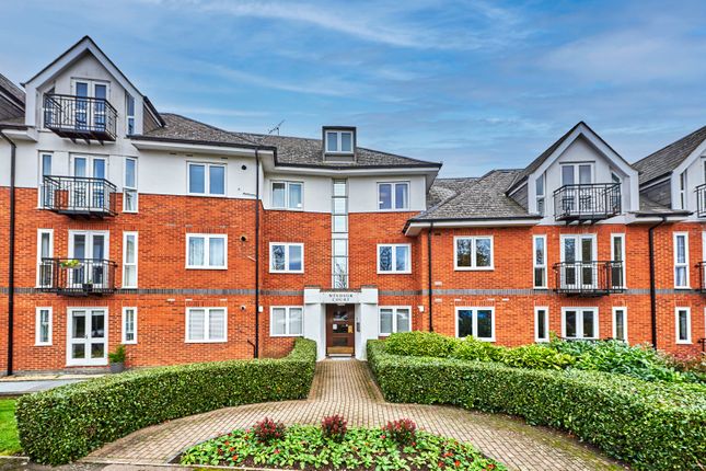Thumbnail Flat for sale in Park View Close, St. Albans, Hertfordshire
