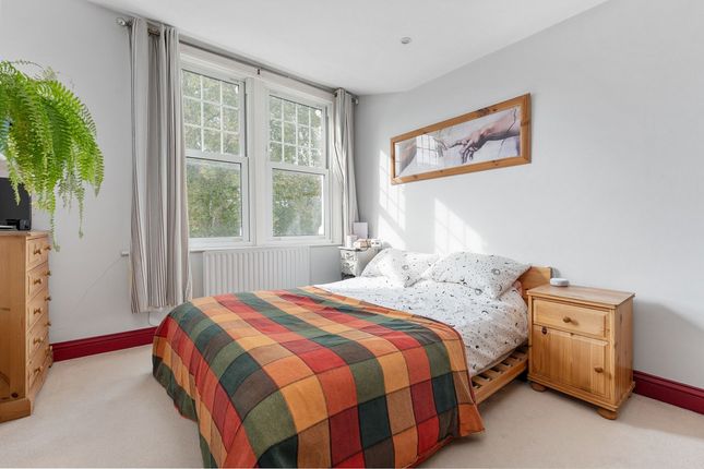 Duplex for sale in Fulham Palace Road, London