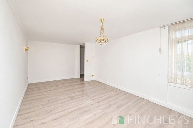 Flat 2, Westchester Court Westchester Drive, London photo 3