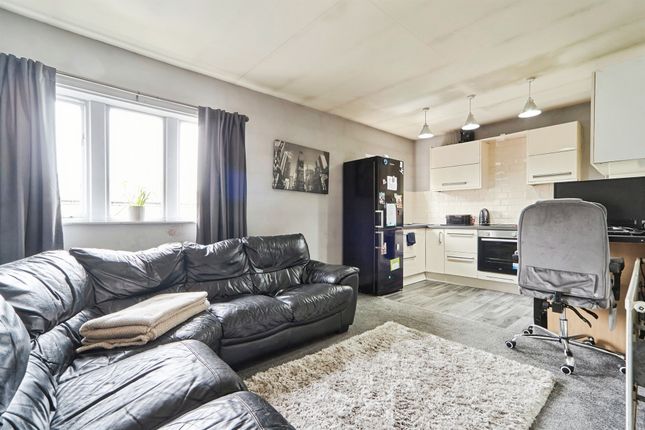2, Hollings Court, Hollings Street, Bingley photo 2