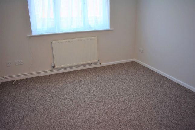 Flat to rent in Seaton Road, Yeovil