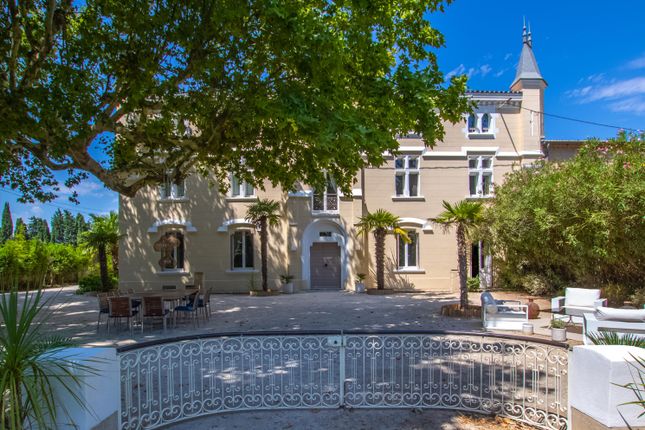 Property for sale in Cavaillon, Vaucluse, Provence-Alpes-Côte d`Azur, France