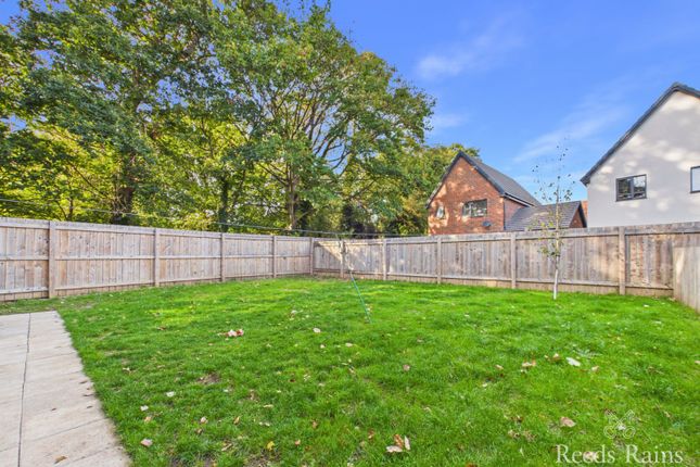 36, Battersea Park, East Riding of Yorkshire photo 4