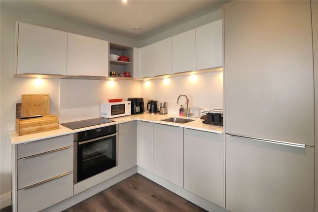 Flat 18, Britannia Wharf,, Monument Road, Surrey photo 4