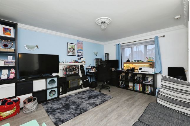 4, Bridge Close, WORKSOP photo 2