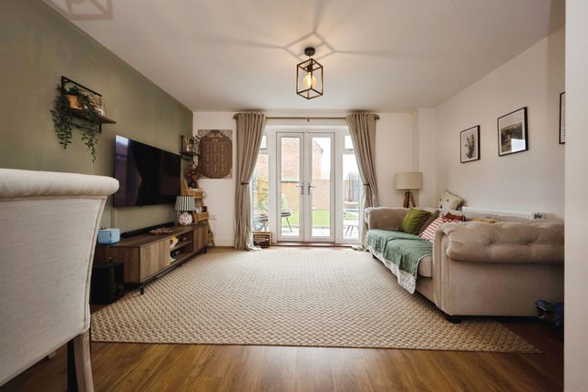 58, Kempster Way, Aylesbury photo 3