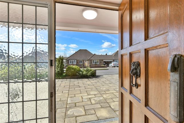 Grange Close, Merstham photo 3