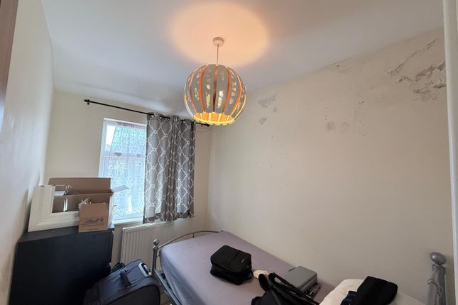 00, Southdown Crescent, Harrow photo 5