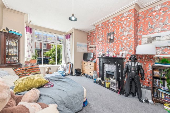 5, Marshall Avenue, Leeds photo 2
