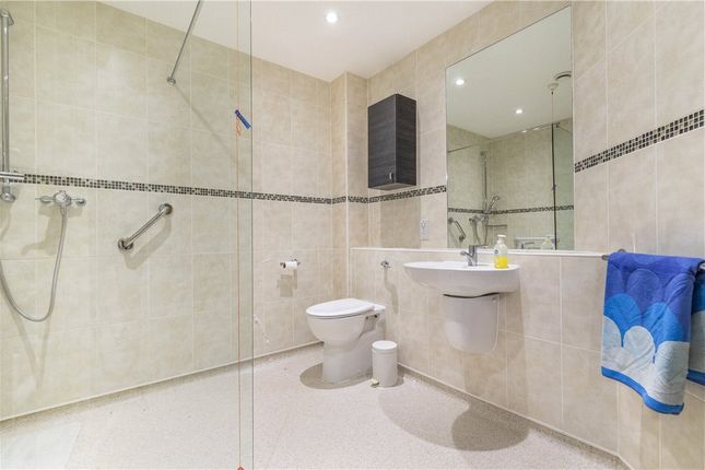 28 Emmandjay Court,, Valley Drive, West Yorkshire photo 4