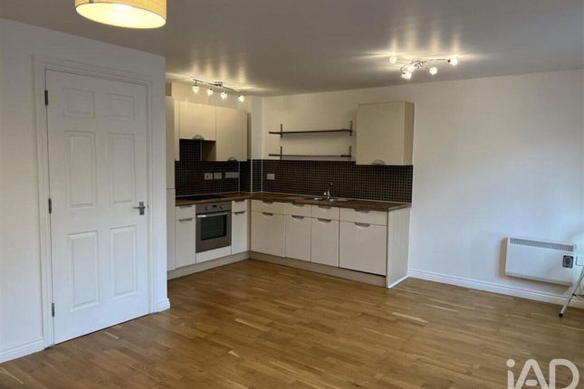 24, Waterfall Close, Hoddesdon photo 5