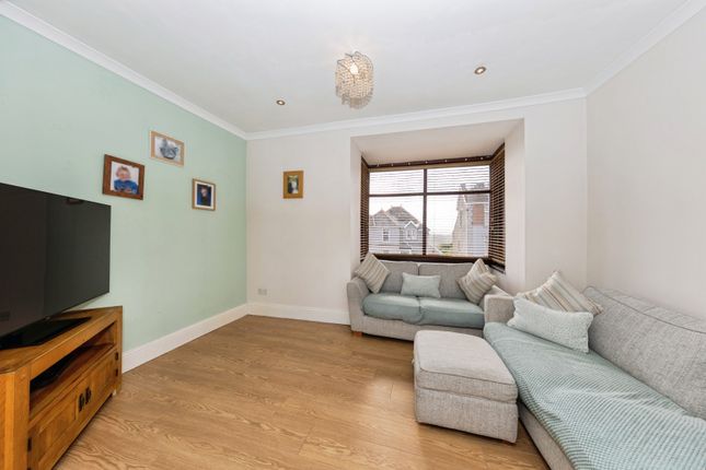 24, Heol Y Banc, Llanelli photo 2