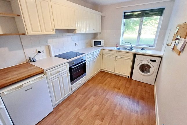 3 Chine Court, 20, Windsor Road, Dorset photo 3