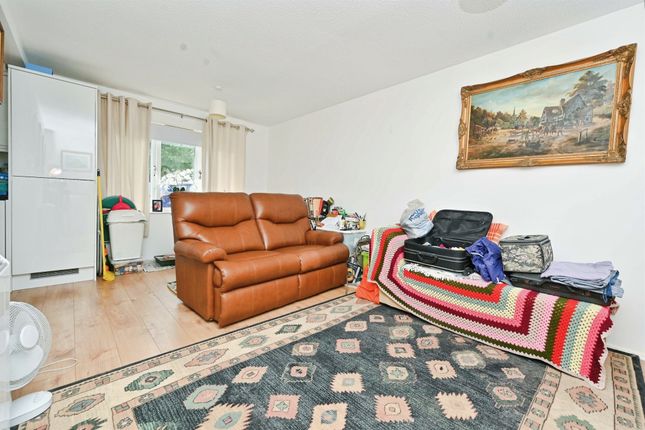 Flat 7, Hunters Gate, Hunters Lane, Watford photo 2