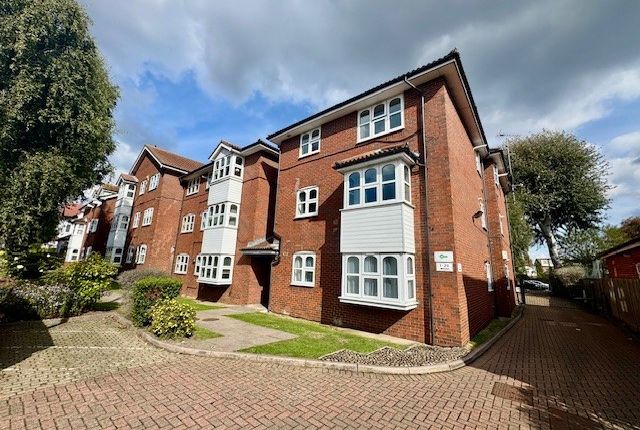 2-bed flat on St Saviours Court, Harrow View, Harrow, £330,000