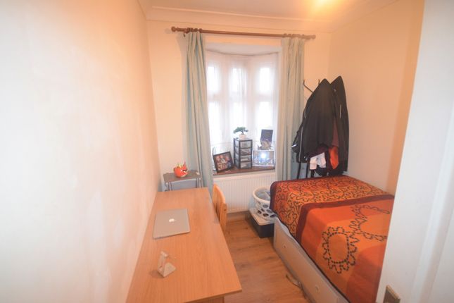 23, Malvern Drive, Ilford photo 4