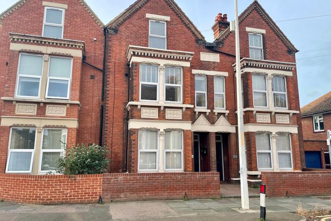 Thumbnail Flat to rent in Park Road, Sittingbourne