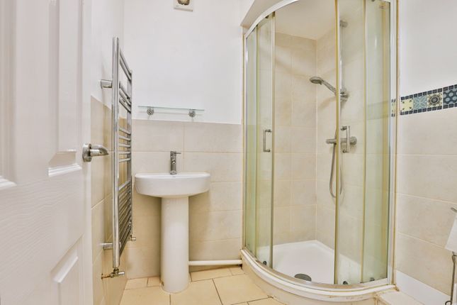 Flat 1, 860, Christchurch Road, Dorset photo 3