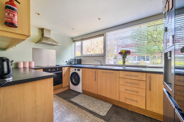 44 Eaton Court,, Boxgrove Avenue, Surrey photo 2