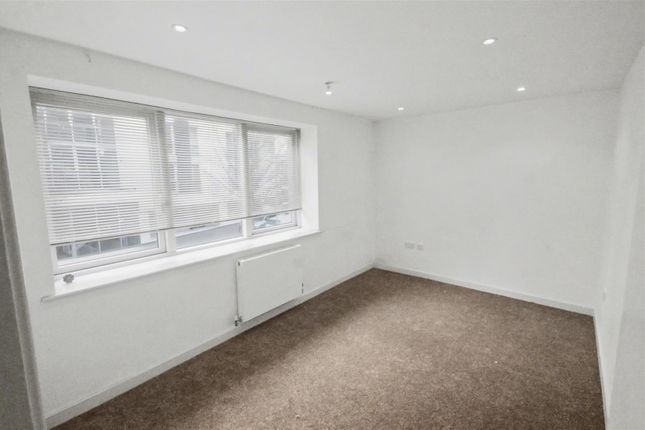 Flat 25, Castle Quay, Castle Lane, Bedford photo 4