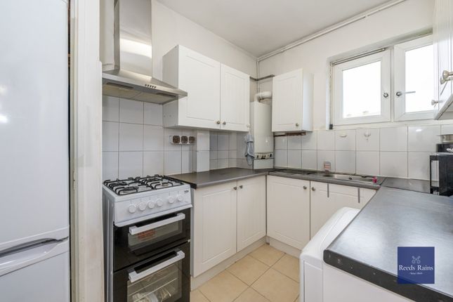 Flat 24 Kempe House,, Burbage Close, London photo 2