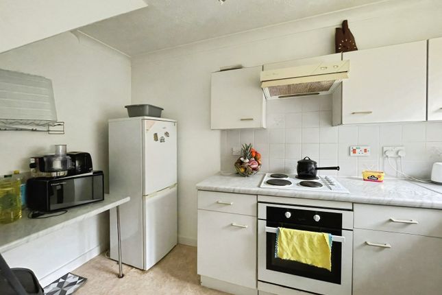 23, Sullivan Crescent, Milton Keynes photo 4