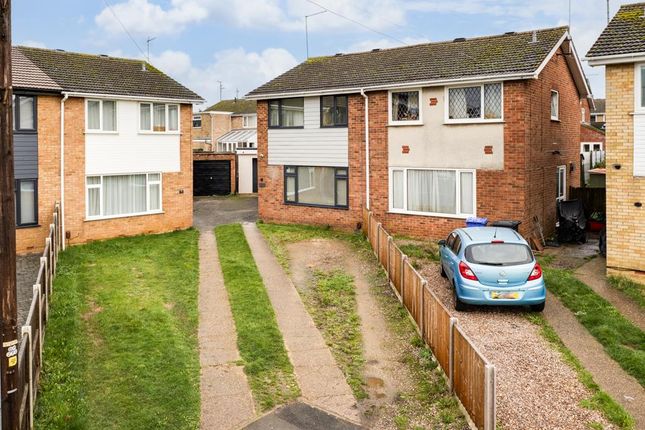 11 Thames Court, Burton Latimer-1.Jpg