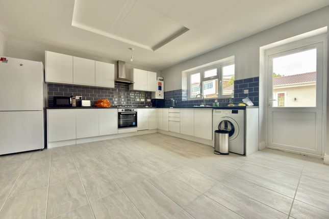 471, Cranbrook Road, ILFORD photo 2