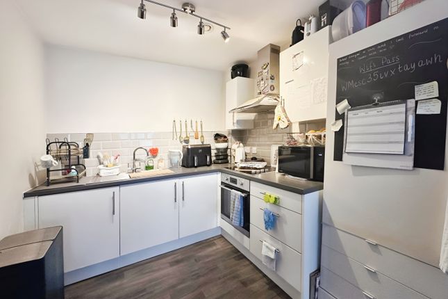 1-bed flat on Flat 312, Victoria House, Skinner Lane, Leeds, £90,000
