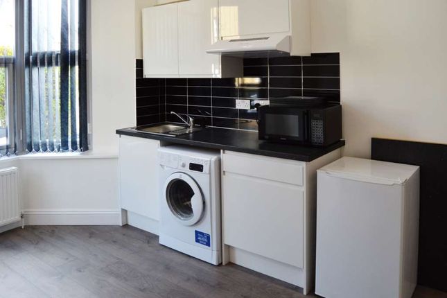 Room 1, Kirchen Road, London photo 3