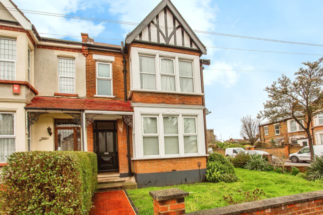 1-bed flat on 201b, York Road, Essex, £150,000
