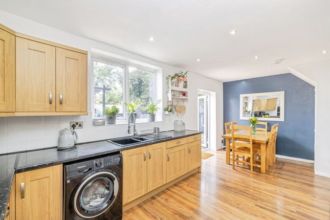 8, Longcliffe Path, Watford photo 4