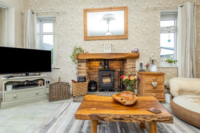 19, Kelmscott Garth, Leeds photo 3