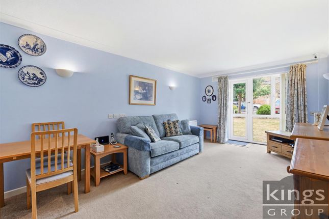 4 Borrowdale Court, Gordon Hill, Enfield photo 3