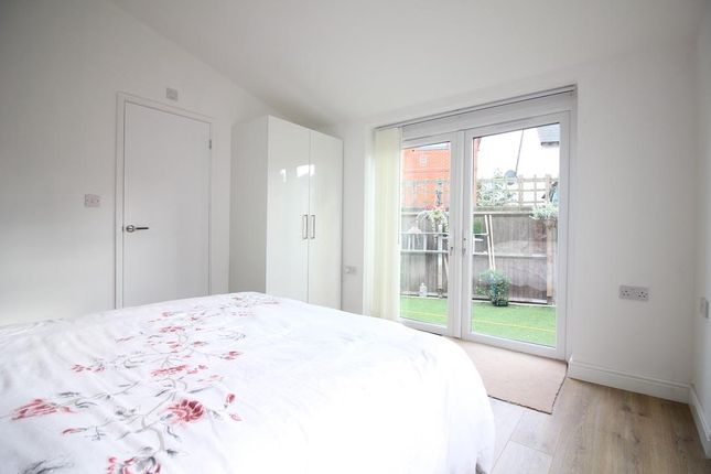 Riverview Gardens, Twickenham photo 2