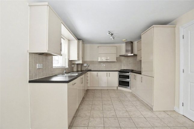 3, Woodstock Court, Taunton photo 2