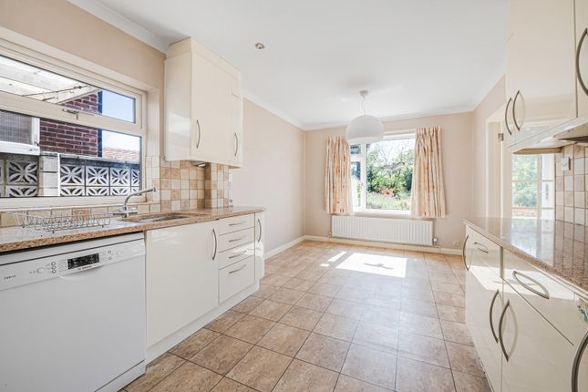 37, Copse Avenue, Farnham photo 4