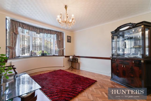13, Blossom Waye, Hounslow photo 2