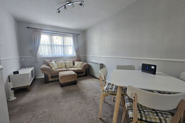 Flat 7, Jade House, Rainham photo 2
