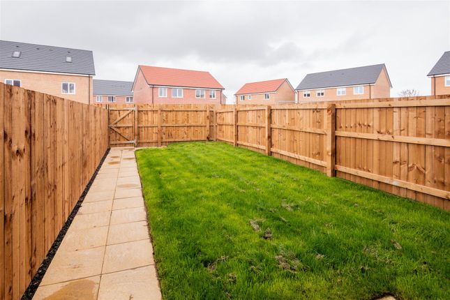 8, Bridges Close, Grimsby photo 2