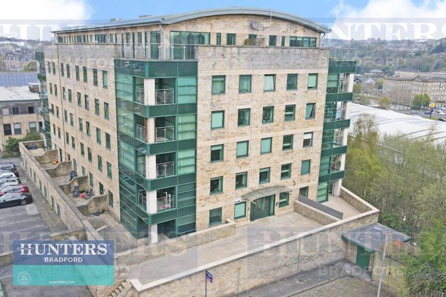 Flat for sale in Stonegate House, Bradford