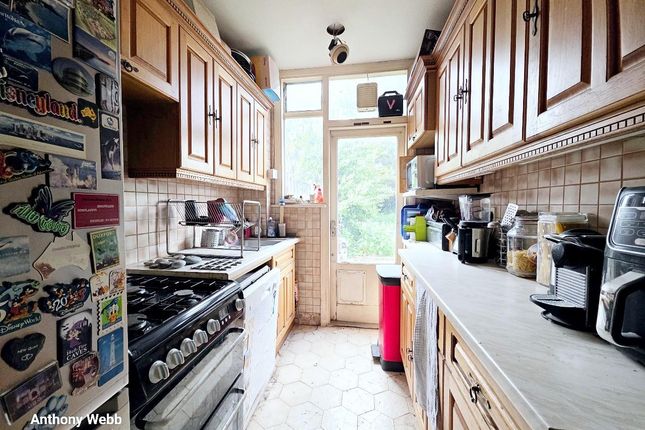 34, Melbourne Avenue, London photo 3