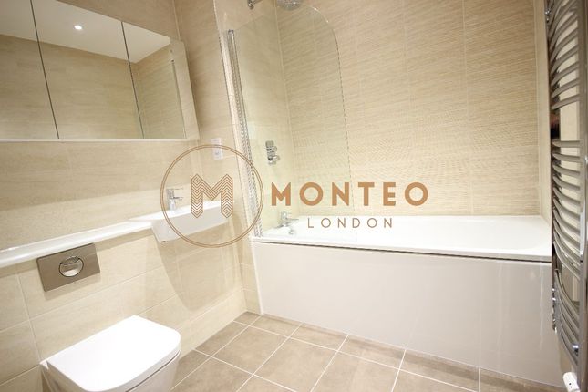 Flat 311, Lighterman Point, New Village Avenue, London photo 4