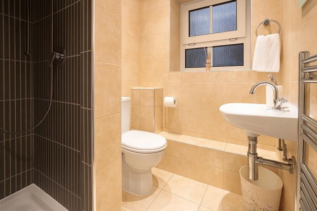 Flat 21, Everard House, Boyd Street, London photo 3