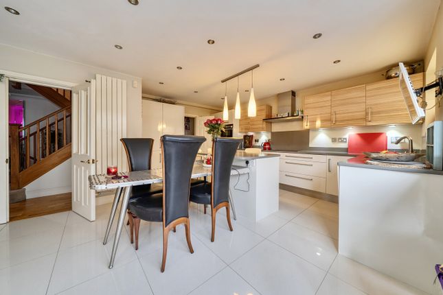 26, Sandy Lane, Surrey photo 4