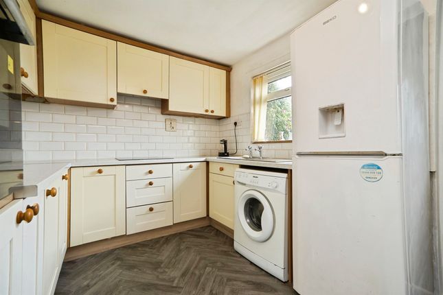 45, Brignall Garth, LEEDS photo 3