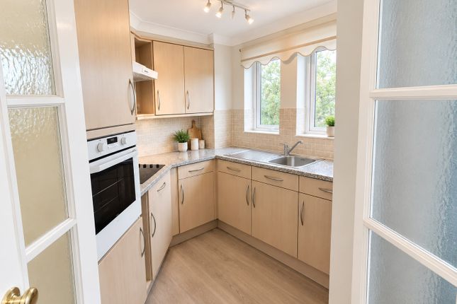 Flat 30, Calverley Court, 370-374, Kingston Road, EPSOM photo 5