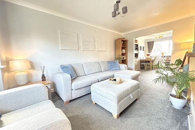 5, Woodland Crescent, Leeds photo 2
