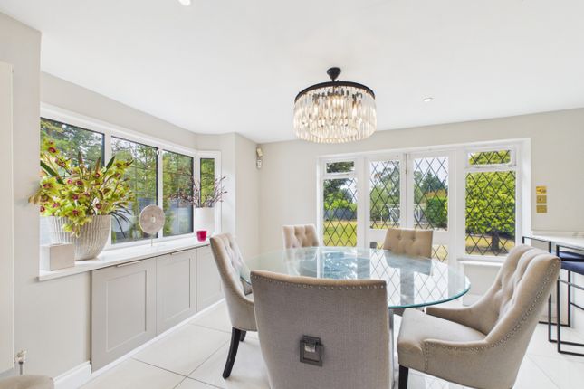 Willow Lodge, 20 Hollydale Drive, Kent photo 4