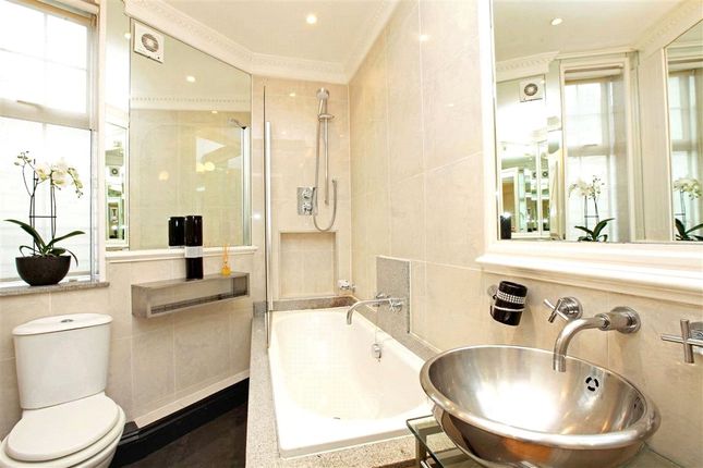 Flat to rent in The Mount, London